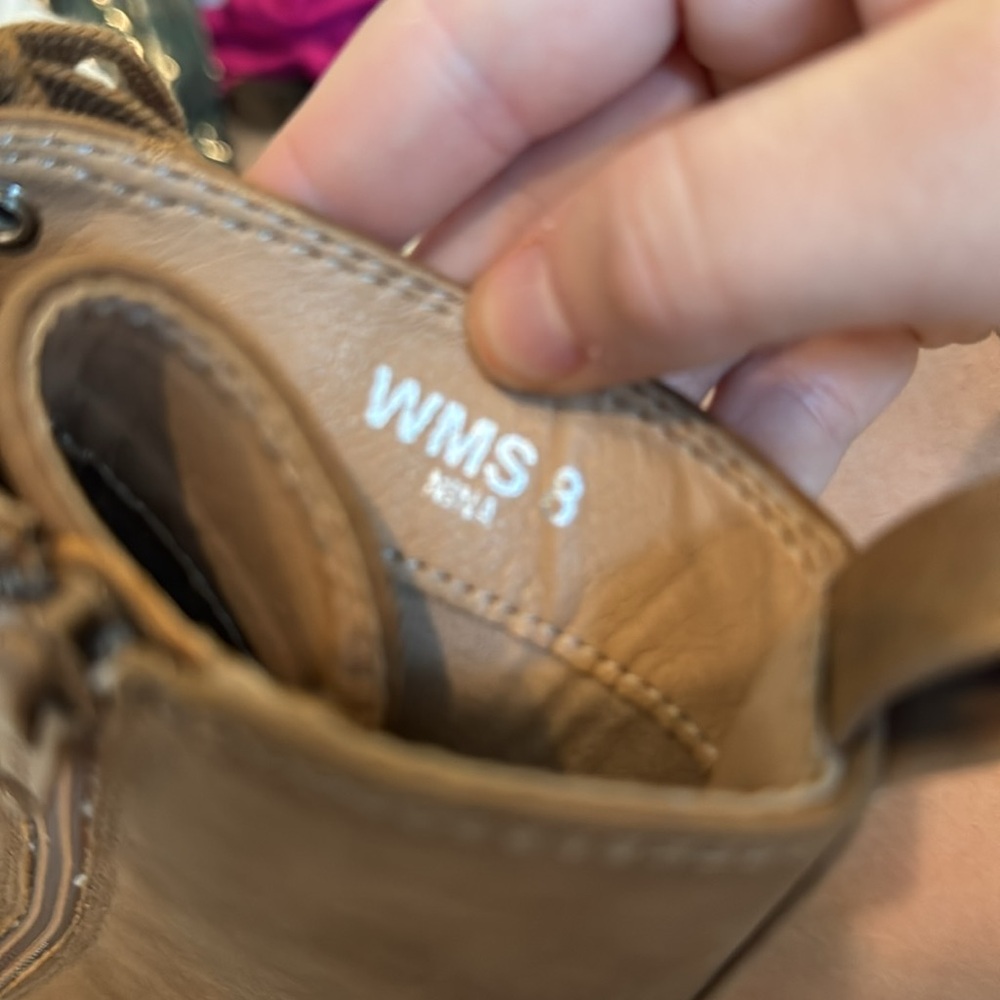Boots - Picture 4 of 5